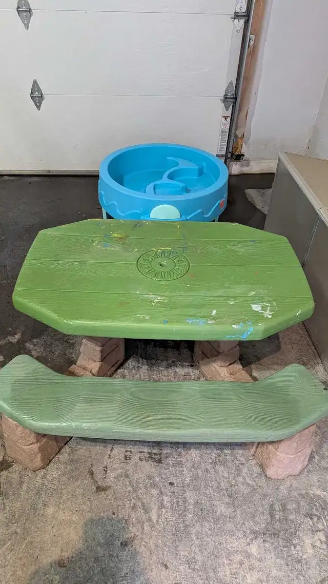 kids picnic table