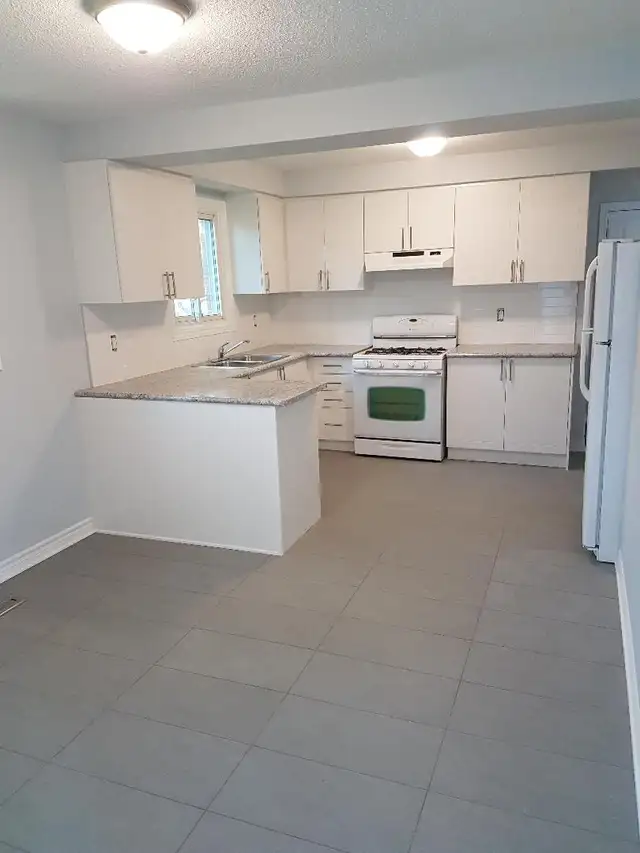 3 BEDROOM 1 BATH - UPPER LEVEL - ALL INCLUSIVE