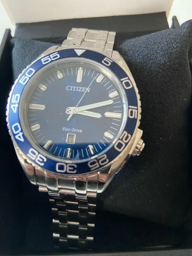 Brand new men’s Citizen Eco Drive blue dial 42 mm. $300 - Photo 8