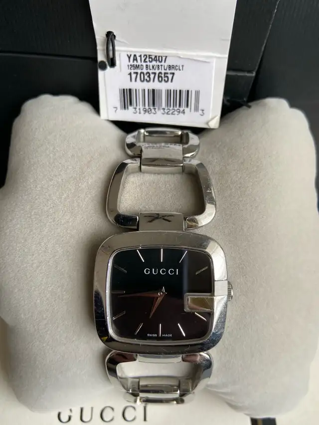Ladies GUCCI Swiss Quartz Watch YA125407. $300
