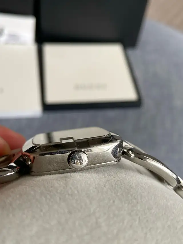 Ladies GUCCI Swiss Quartz Watch YA125407. $300 - Photo 4