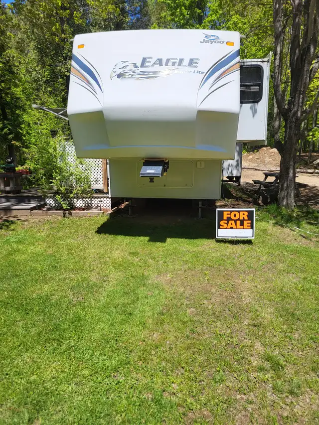 Trailer for sale 2011 Jayco Eagle on a seasonal site