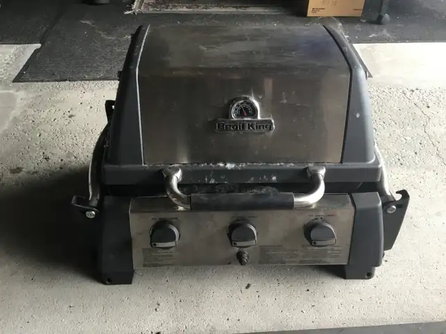 Broil-King 3 Burner Portable BBQ