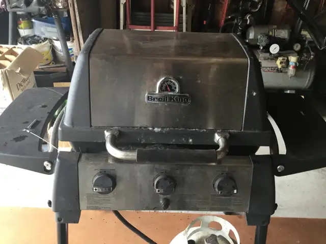 Broil-King 3 Burner Portable BBQ - Photo 3
