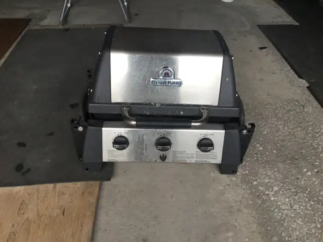 Broil-King 3 Burner Portable BBQ - Photo 7