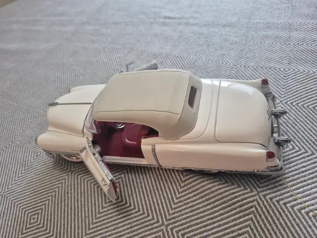 A Rare Opportunity! Own. Official 1:24 Scale, 1953 Cadillac - Photo 4