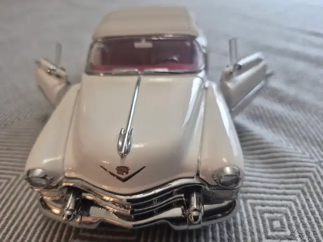 A Rare Opportunity! Own. Official 1:24 Scale, 1953 Cadillac - Photo 5