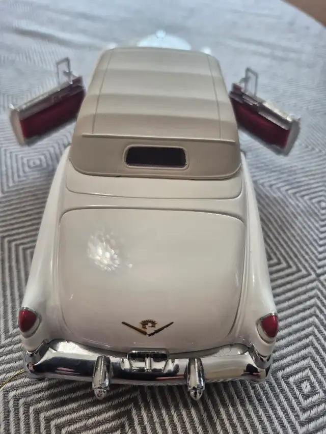 A Rare Opportunity! Own. Official 1:24 Scale, 1953 Cadillac - Photo 9
