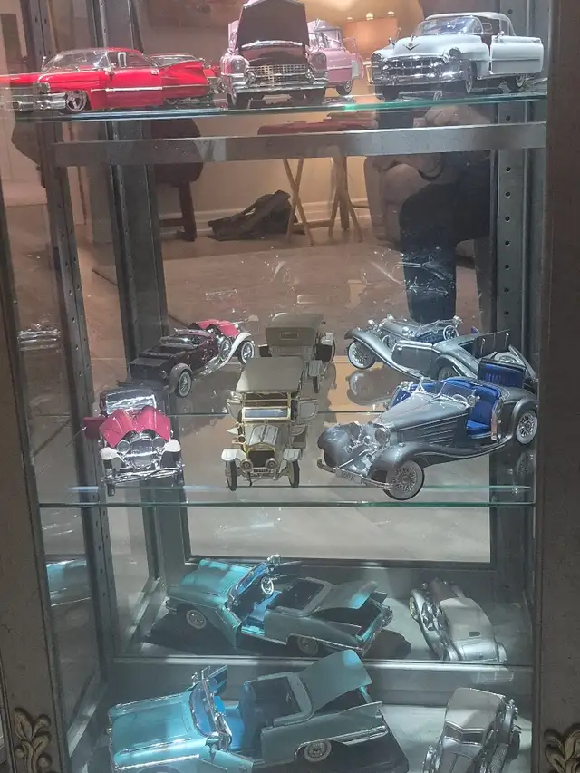A Rare Opportunity! Own. Official 1:24 Scale, 1953 Cadillac - Photo 10