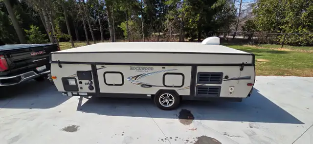 2015 ROCWOOD HW 2716G POWER POP UP-WET BATH-SLEEPS 9-2826LB-DRY