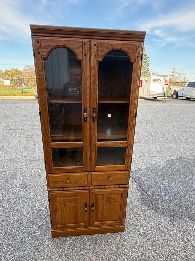 Free delivery used Oak Display Cabinet with Glass Doors - Photo 2