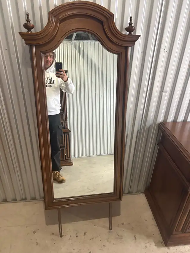 Free delivery used Vintage Ornate Wooden Wall Mirror - Photo 2