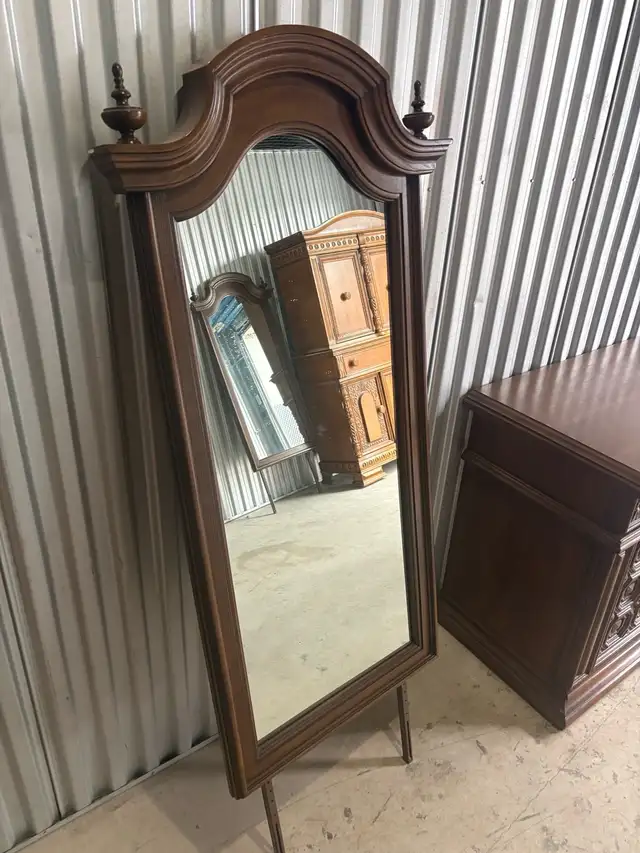 Free delivery used Vintage Ornate Wooden Wall Mirror - Photo 3