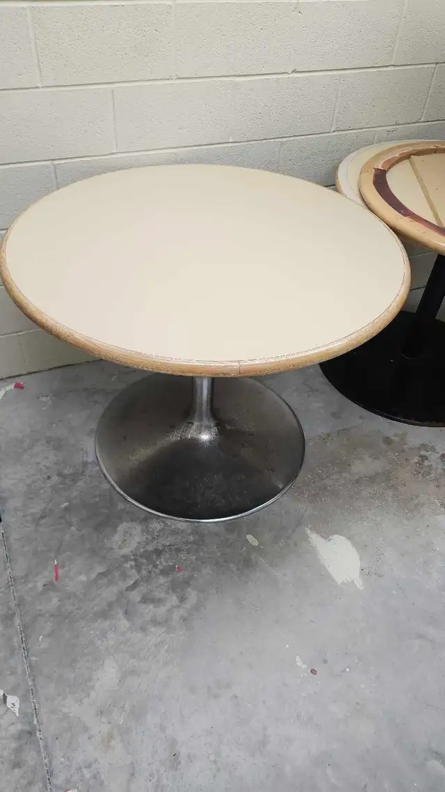 Restaurant tables - Photo 2