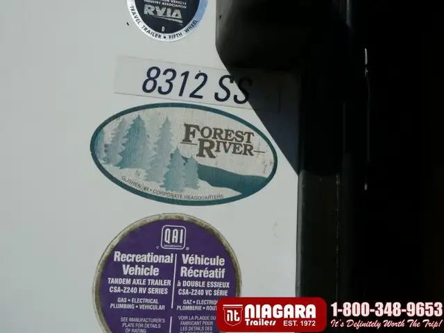 2016 FOREST RIVER ROCKWOOD SIGNATURE 83122SS Travel Trailer - Photo 4