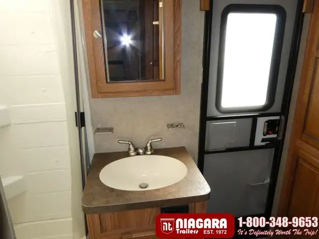 2016 FOREST RIVER ROCKWOOD SIGNATURE 83122SS Travel Trailer - Photo 7