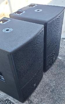 PAIR Yorkville ES18P 1600 Watt 3200 peak Powered Subwoofer 18'