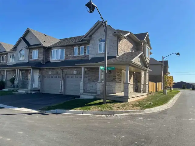 3 Bed 2.5 Bath - House - Photo 2