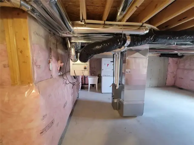 3 Bed 2.5 Bath - House - Photo 9