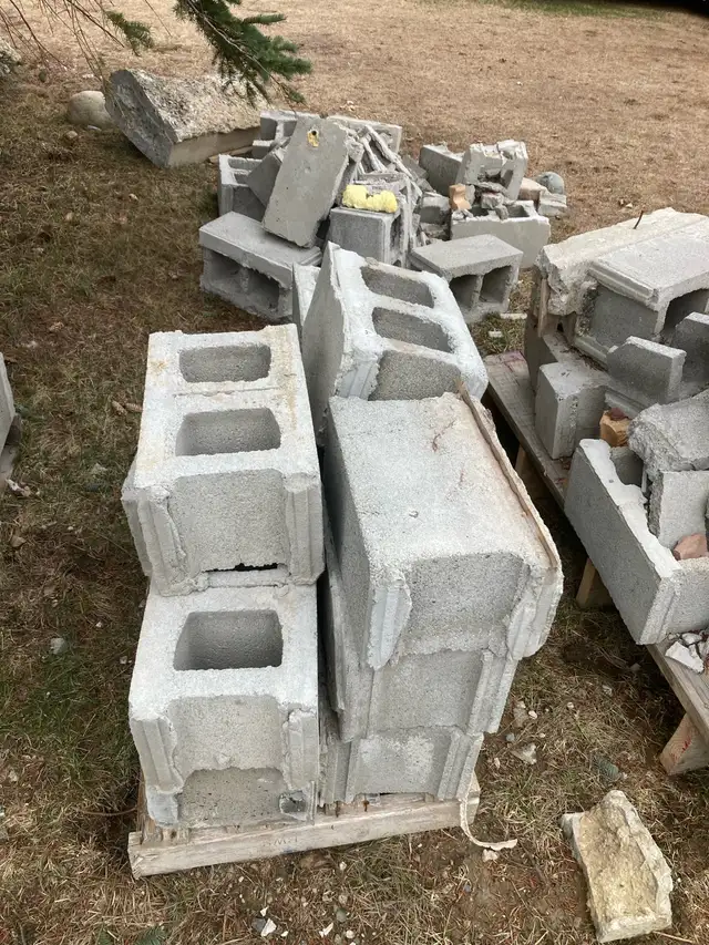 used concrete blocks - Photo 5