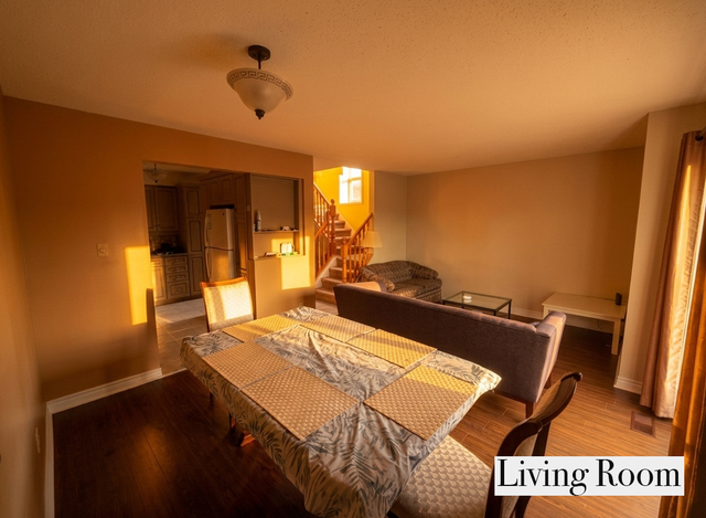 Bright End-Unit Townhouse near Gordon & Kortright – 3 Rooms - Photo 3