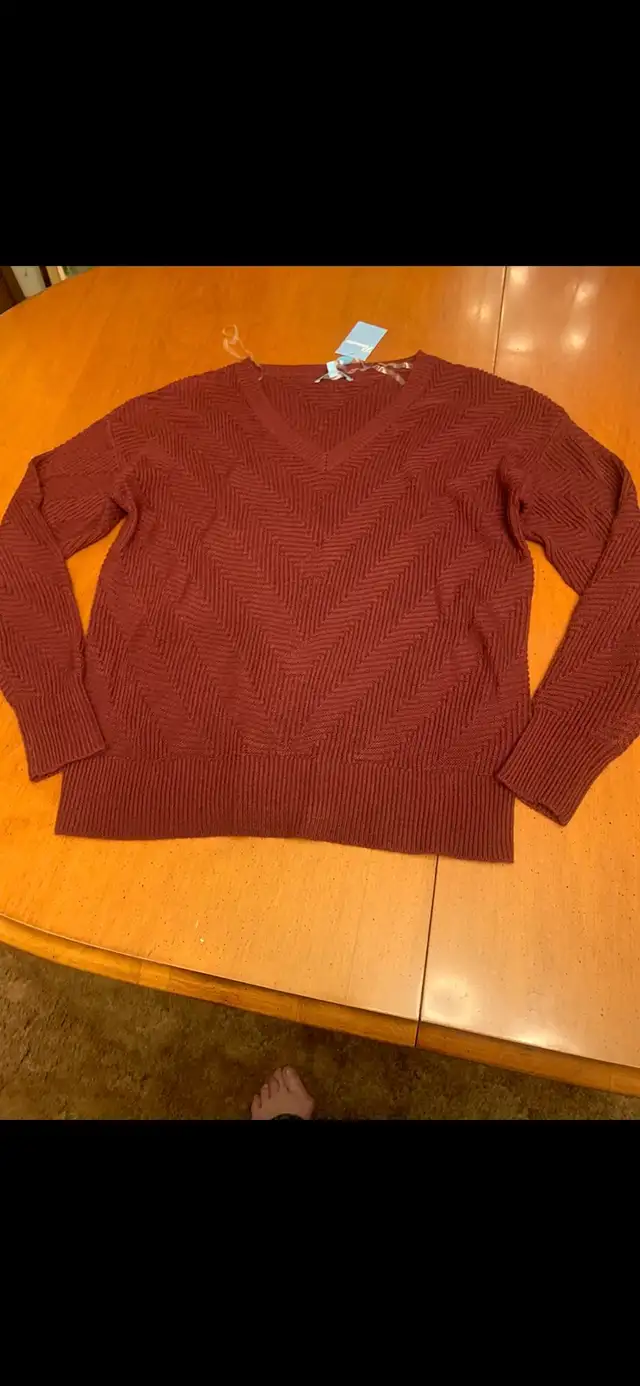 NEW. Burgundy sweater. XLG. Pennington