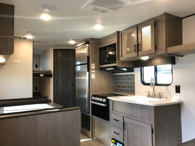 2027 WINNIPEG RV CAMPER TRAILER RENTALS!  ALL NEWER UNITS! ! - Photo 17