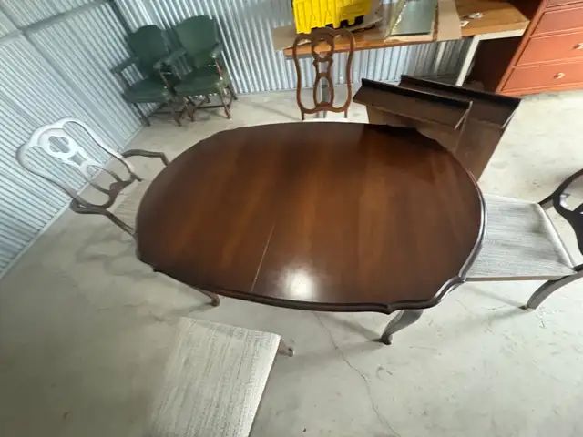 Free delivery used Wooden Dining Table with 4 chairs - Photo 2