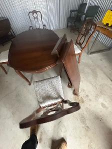 Free delivery used Wooden Dining Table with 4 chairs - Photo 6