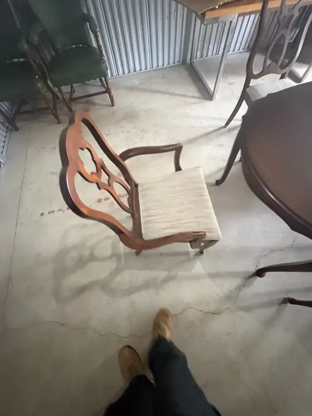 Free delivery used Wooden Dining Table with 4 chairs - Photo 7