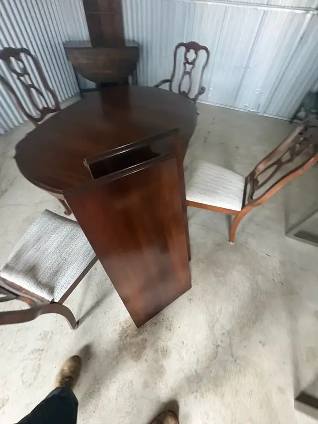 Free delivery used Wooden Dining Table with 4 chairs - Photo 9