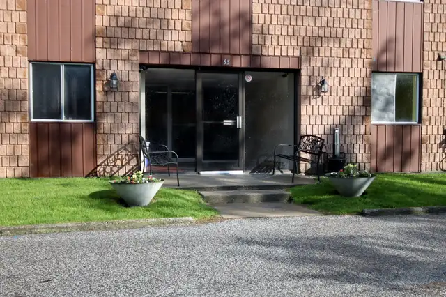 2 Bed Renovated Apt in Clean and Quiet building