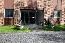 2 Bed Renovated Apt in Clean and Quiet building