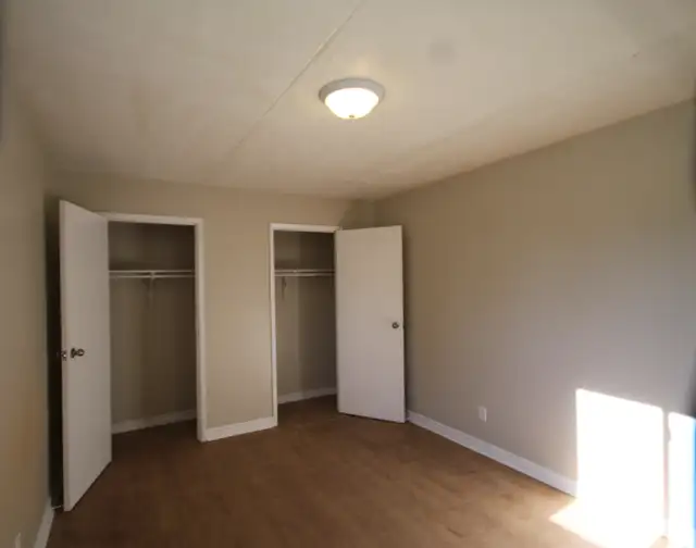2 Bed Renovated Apt in Clean and Quiet building - Photo 4