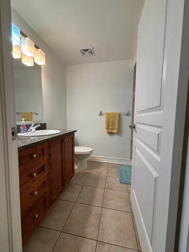 Room in Condo for Female Student - Photo 5