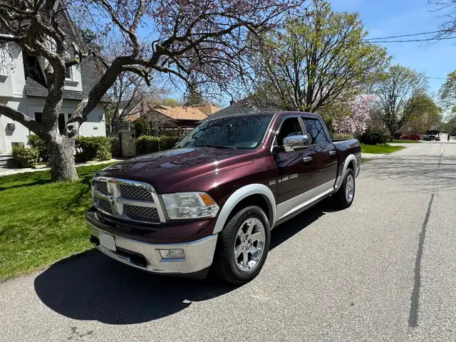 2012 Dodge Ram Laramie 5.7 hemi 4x4 full load 8500$