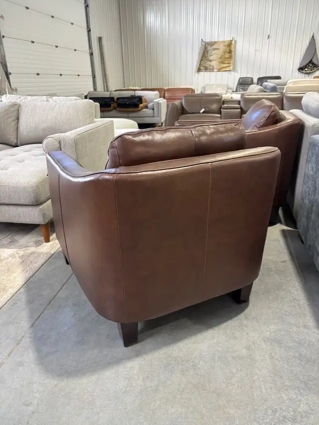 Brown leather accent chairs set of 2 - Photo 3