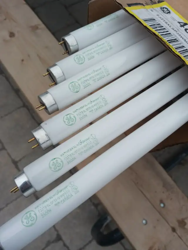 GE Fluorescent lamps
