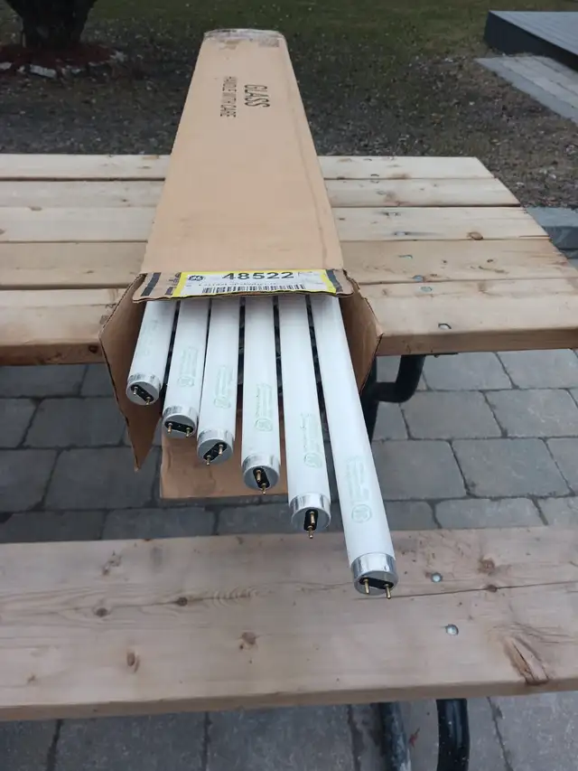 GE Fluorescent lamps - Photo 2