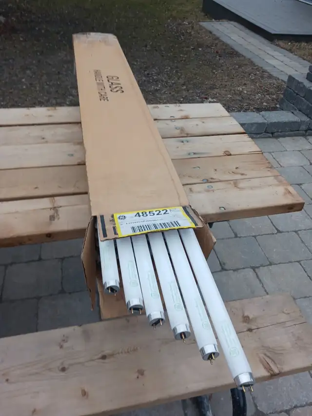 GE Fluorescent lamps - Photo 4