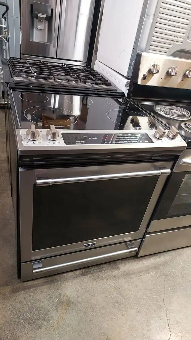 Stove 30' Maytag Slide-In Electric YMES8800FZ Used