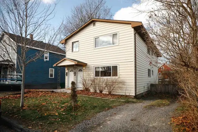 Bright 2-Bedroom Main Floor Unit in Fairview – Excellent Storage
