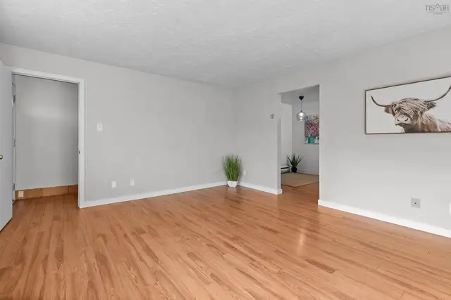 Bright 2-Bedroom Main Floor Unit in Fairview – Excellent Storage - Photo 3