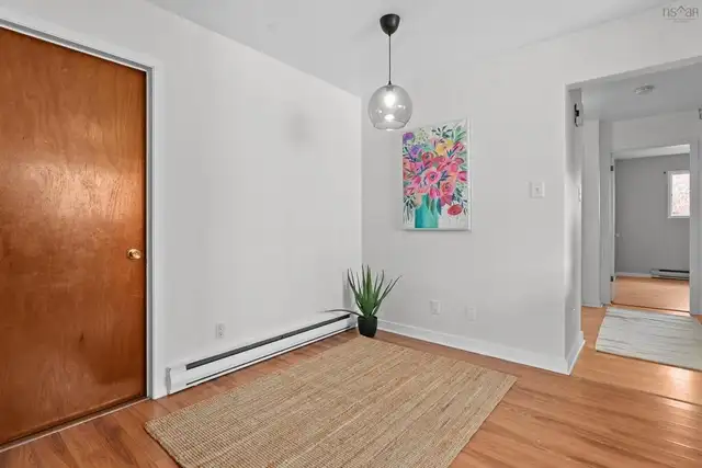 Bright 2-Bedroom Main Floor Unit in Fairview – Excellent Storage - Photo 4