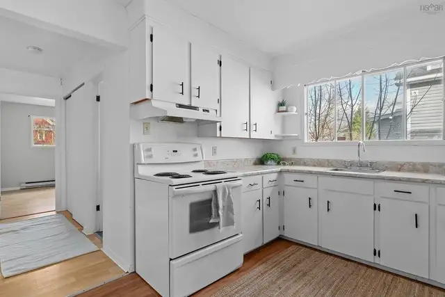 Bright 2-Bedroom Main Floor Unit in Fairview – Excellent Storage - Photo 5