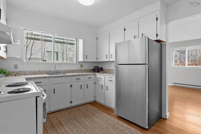 Bright 2-Bedroom Main Floor Unit in Fairview – Excellent Storage - Photo 7