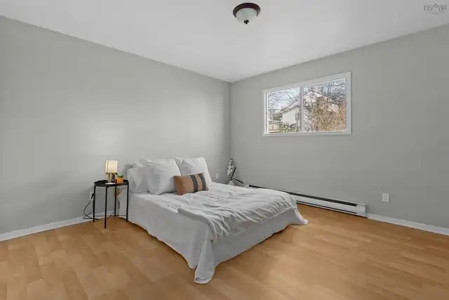Bright 2-Bedroom Main Floor Unit in Fairview – Excellent Storage - Photo 9