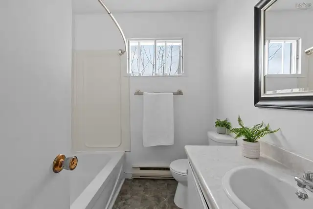 Bright 2-Bedroom Main Floor Unit in Fairview – Excellent Storage - Photo 10