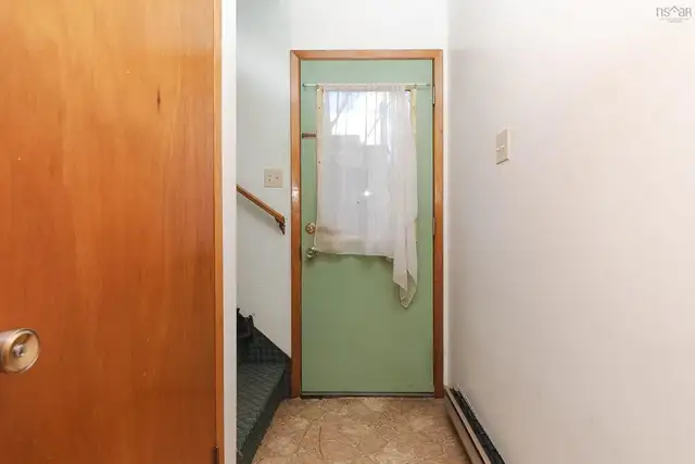 Bright 2-Bedroom Main Floor Unit in Fairview – Excellent Storage - Photo 12