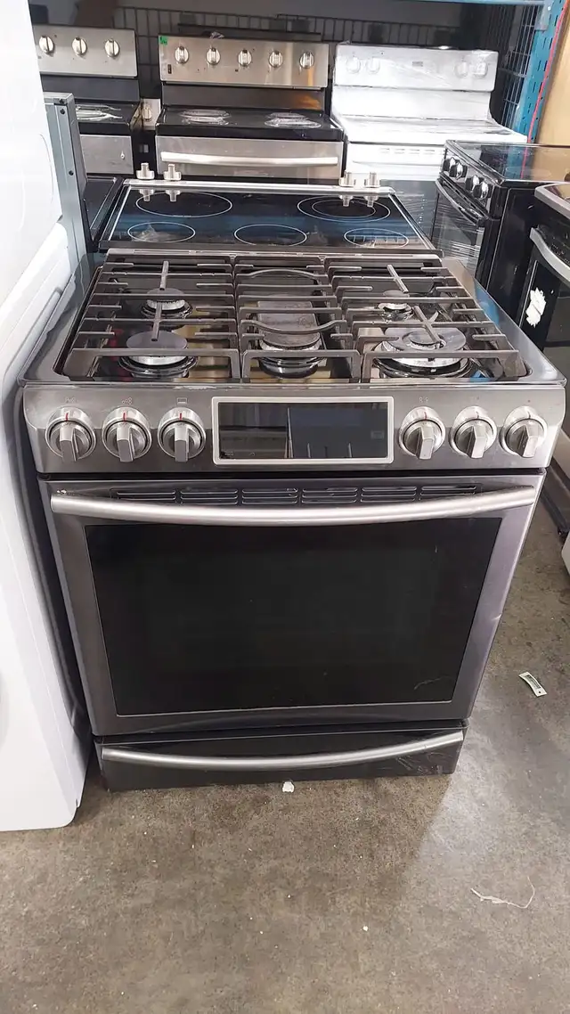 Stove 30' Samsung Gas Slide In Stainless Steel Used